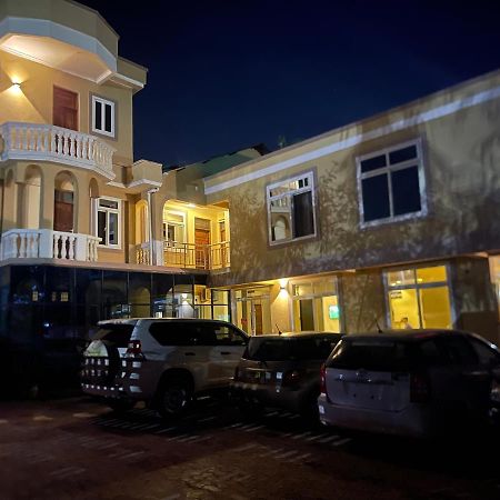 Moments Park Motel ダル・エス・サラーム エクステリア 写真