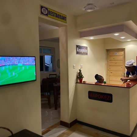 Moments Park Motel ダル・エス・サラーム エクステリア 写真