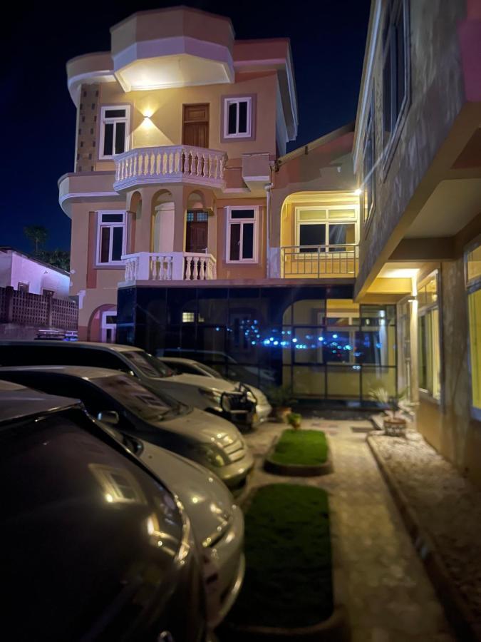Moments Park Motel ダル・エス・サラーム エクステリア 写真