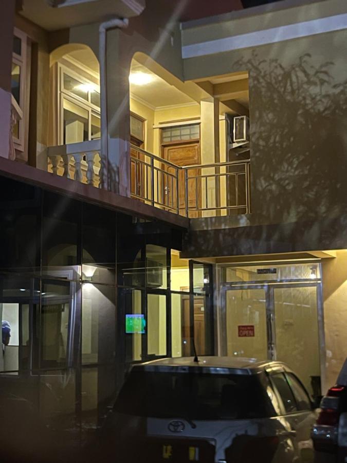 Moments Park Motel ダル・エス・サラーム エクステリア 写真